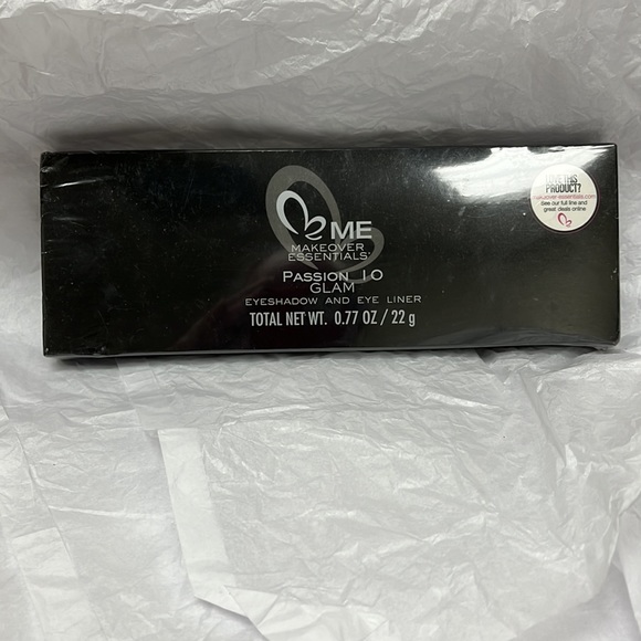 NWT Me Makeover Essentials Passion 10 Glam (warm neutral eyeshadows with liner) - Picture 3 of 3